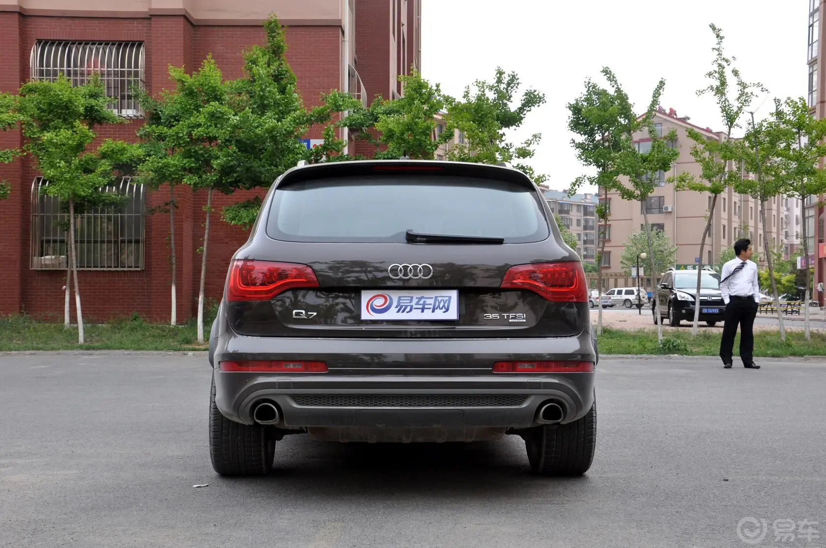 奥迪Q735 TFSI quattro 专享型正后水平