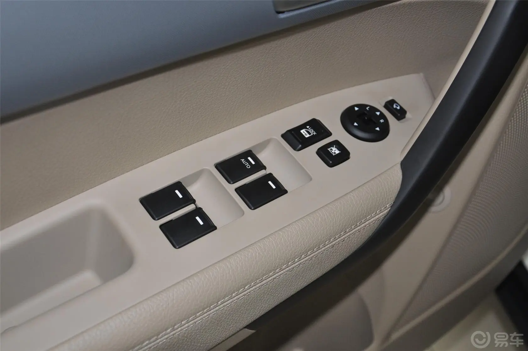 索兰托2.4L 汽油 至尊版 七座车窗升降键