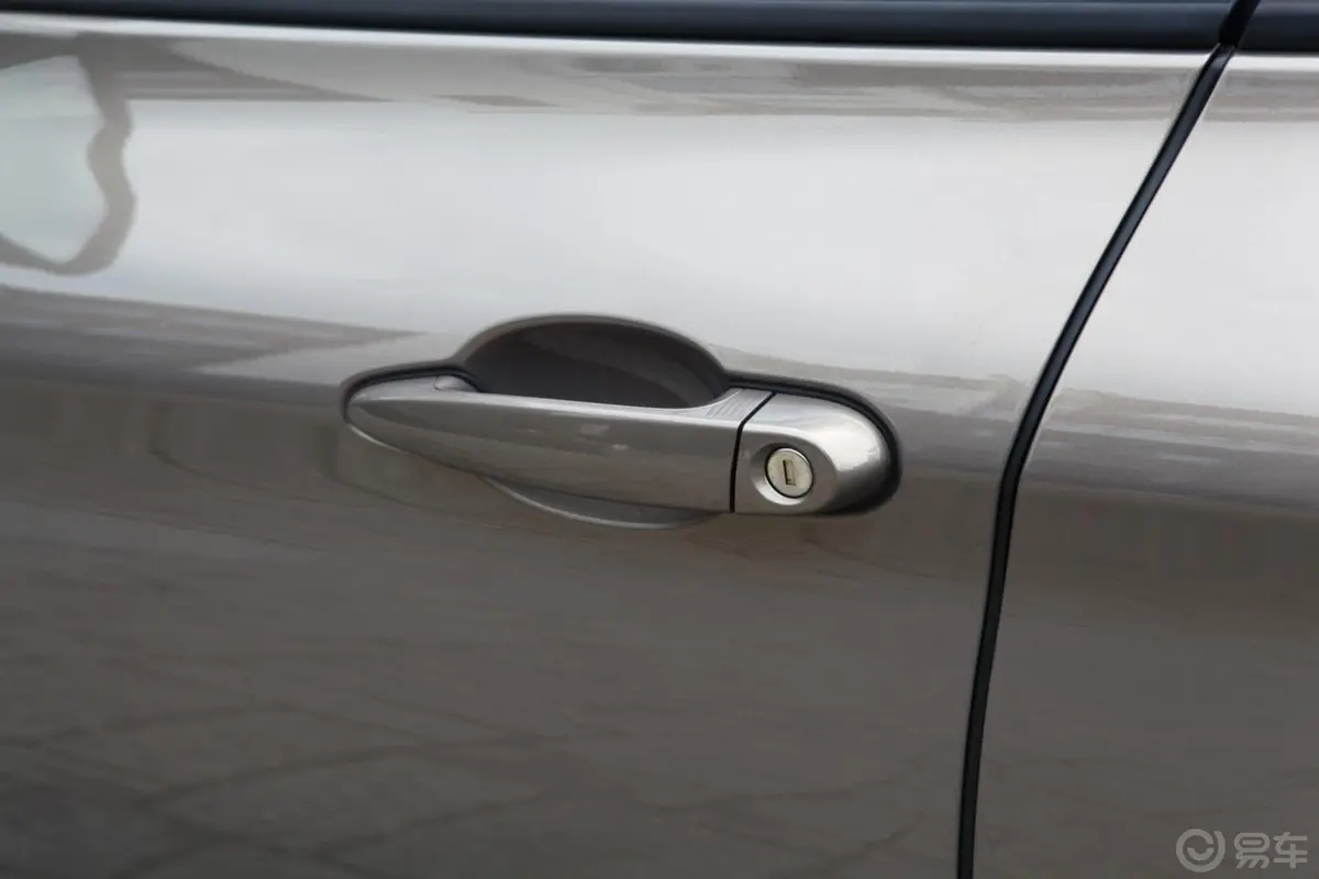 宝马3系GT335i 风尚设计套装车门外拉手