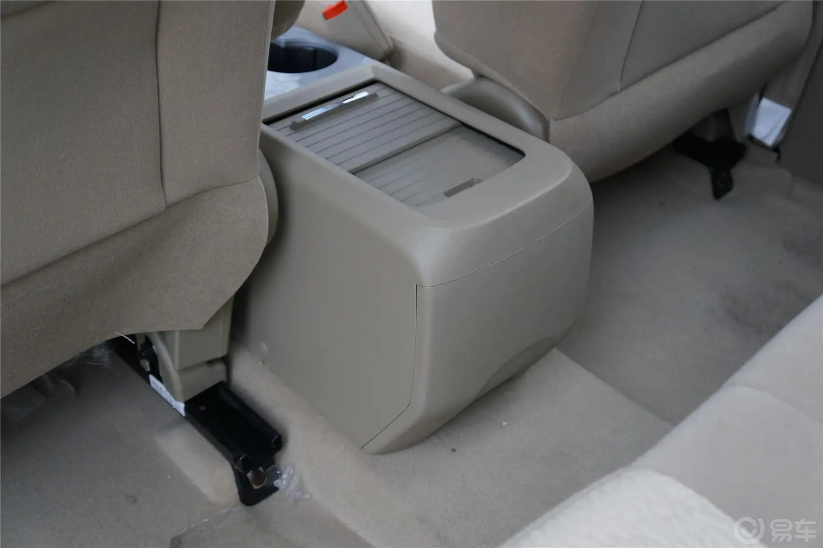 景逸SUV1.6L 手动 舒适型后排出风口（中央）