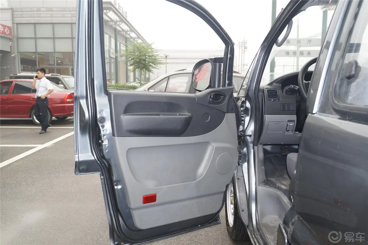 菱智V3 1.5L 手动 舒适型驾驶员侧车门内门板