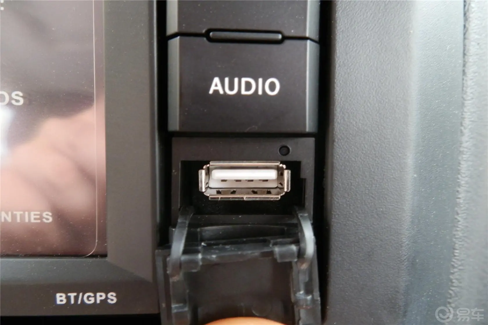 自由客2.4L 自动 运动版USB接口