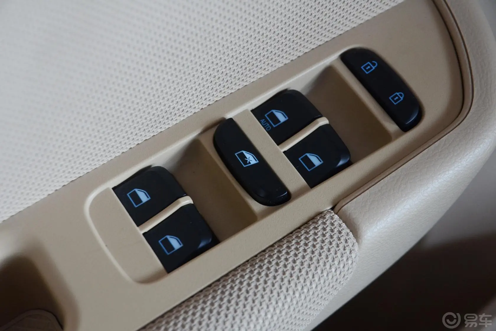中华V51.6 手动 舒适型车窗升降键