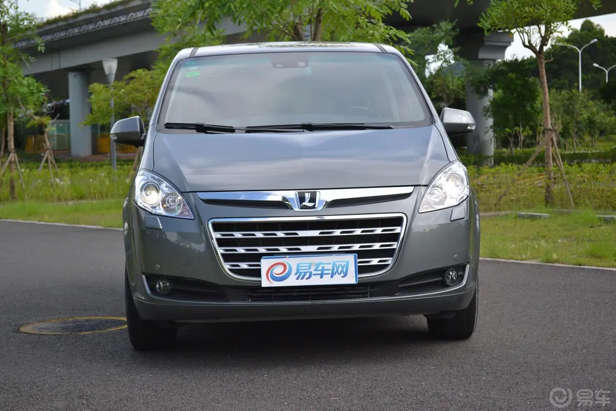 大7 MPV2.0T 手自一体 行政型正前水平