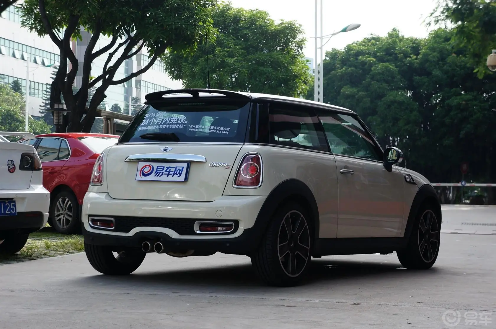 MINICOOPER S侧后45度车头向右水平