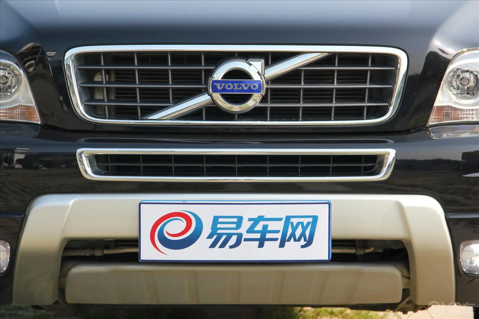 沃尔沃XC902.5T T5 行政版前格栅侧俯拍