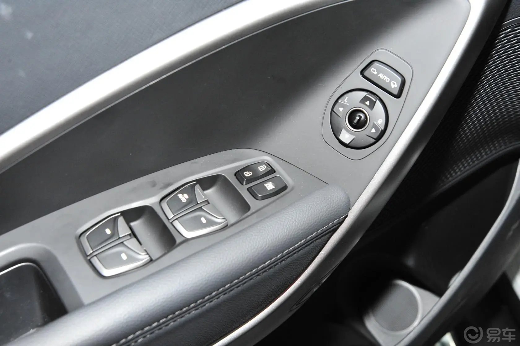 胜达2.4L GL 两驱 自动 舒适型车窗升降键