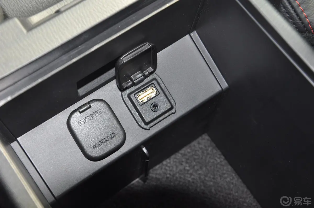 马自达CX-52.0L 自动 四驱 尊贵型USB接口