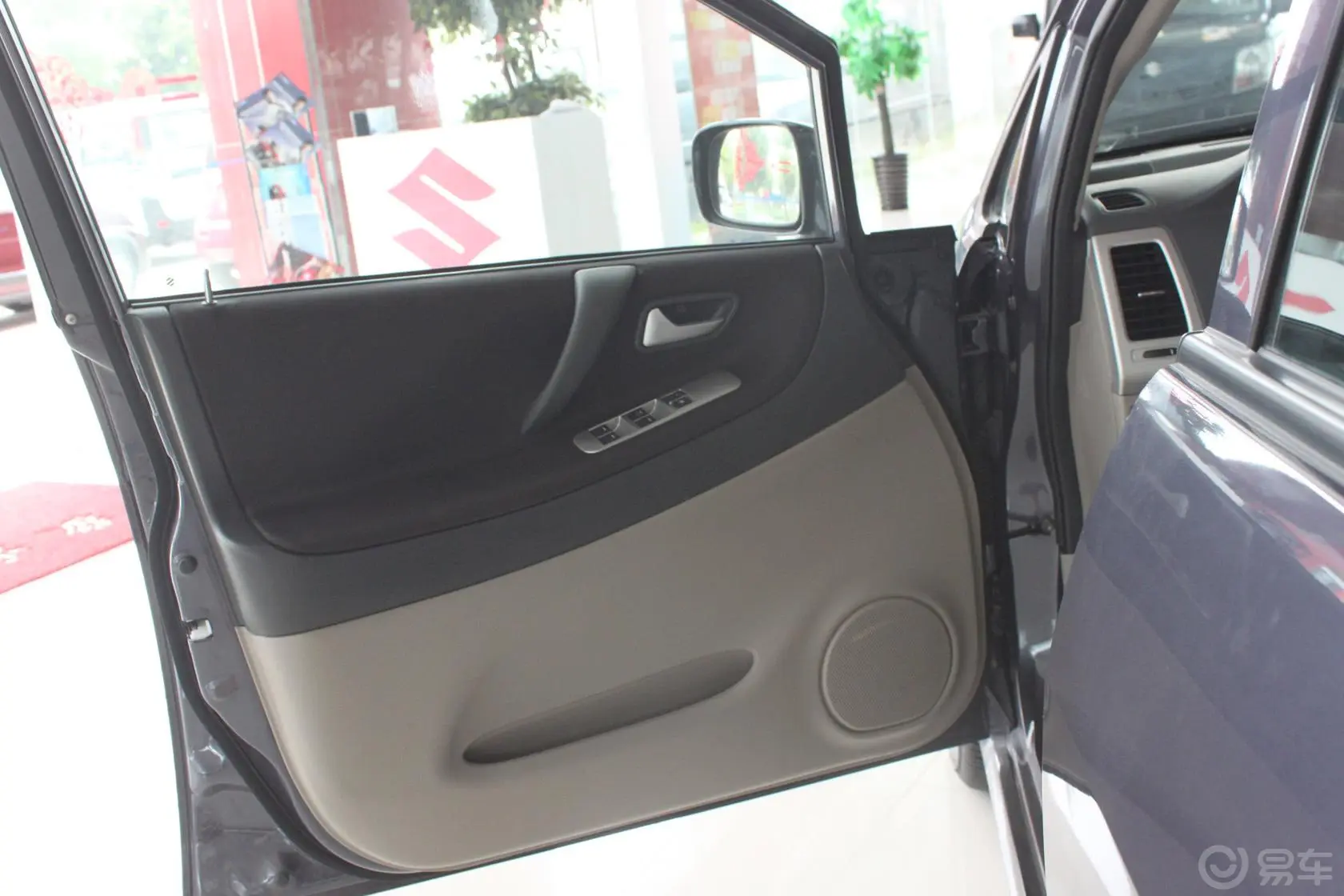 利亚纳三厢 1.4L 手动 舒适I型驾驶员侧车门内门板