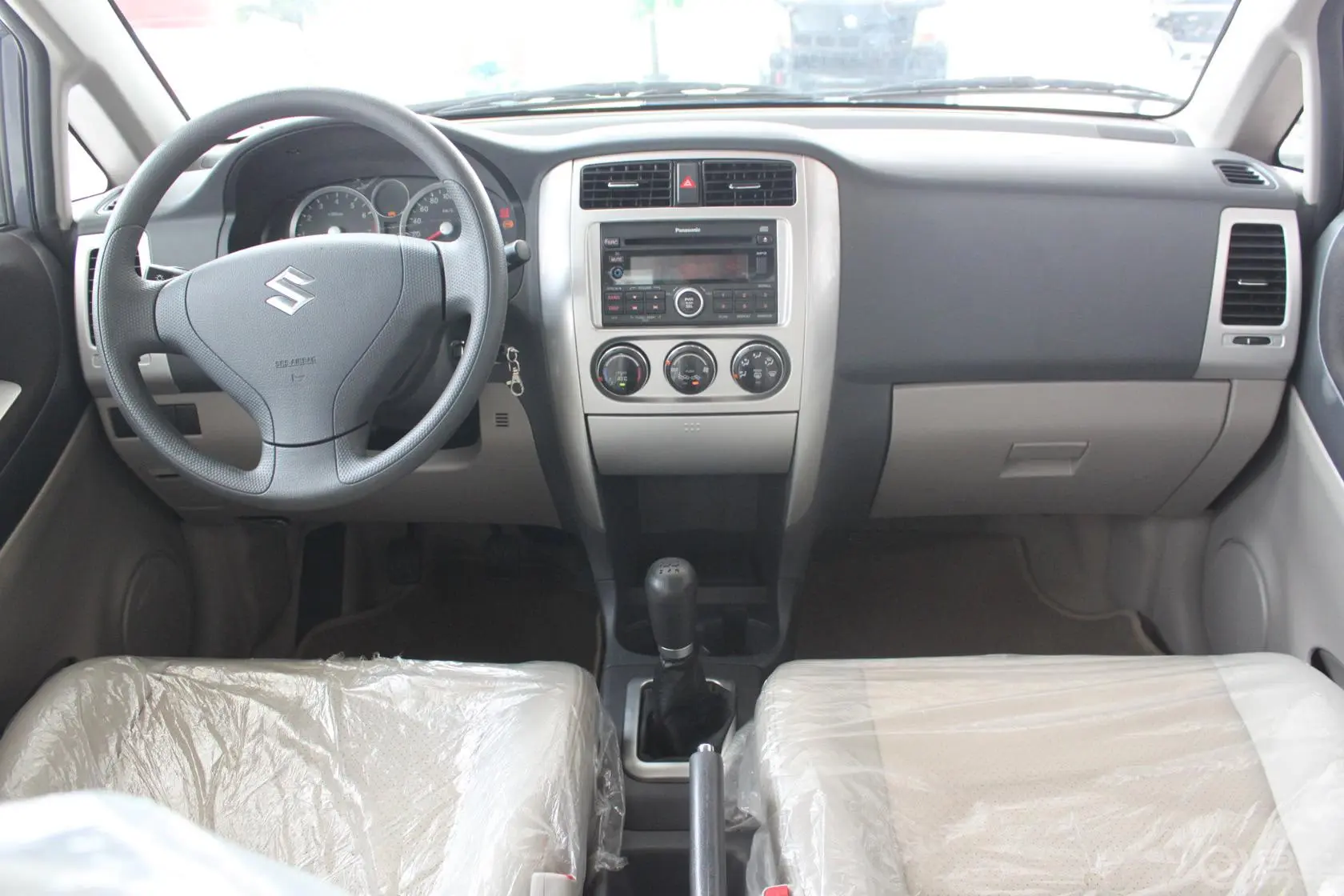利亚纳三厢 1.4L 手动 舒适I型前排车顶中央控制区