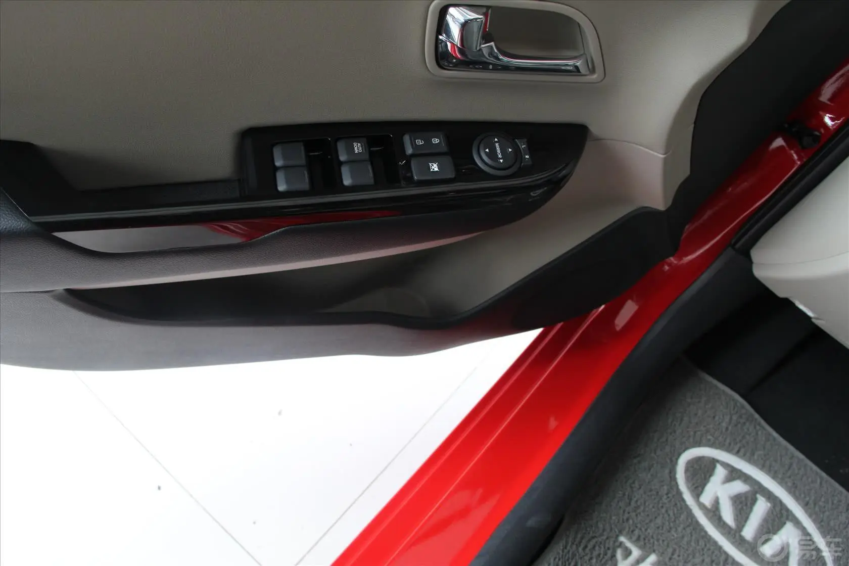 起亚K2三厢 1.4L 自动 Premium ECO 纪念版车窗升降键
