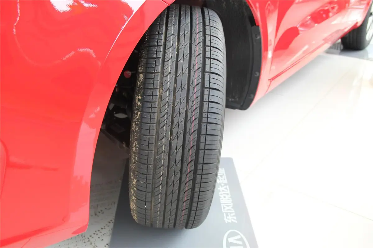 起亚K2三厢 1.4L 自动 Premium ECO 纪念版轮胎花纹