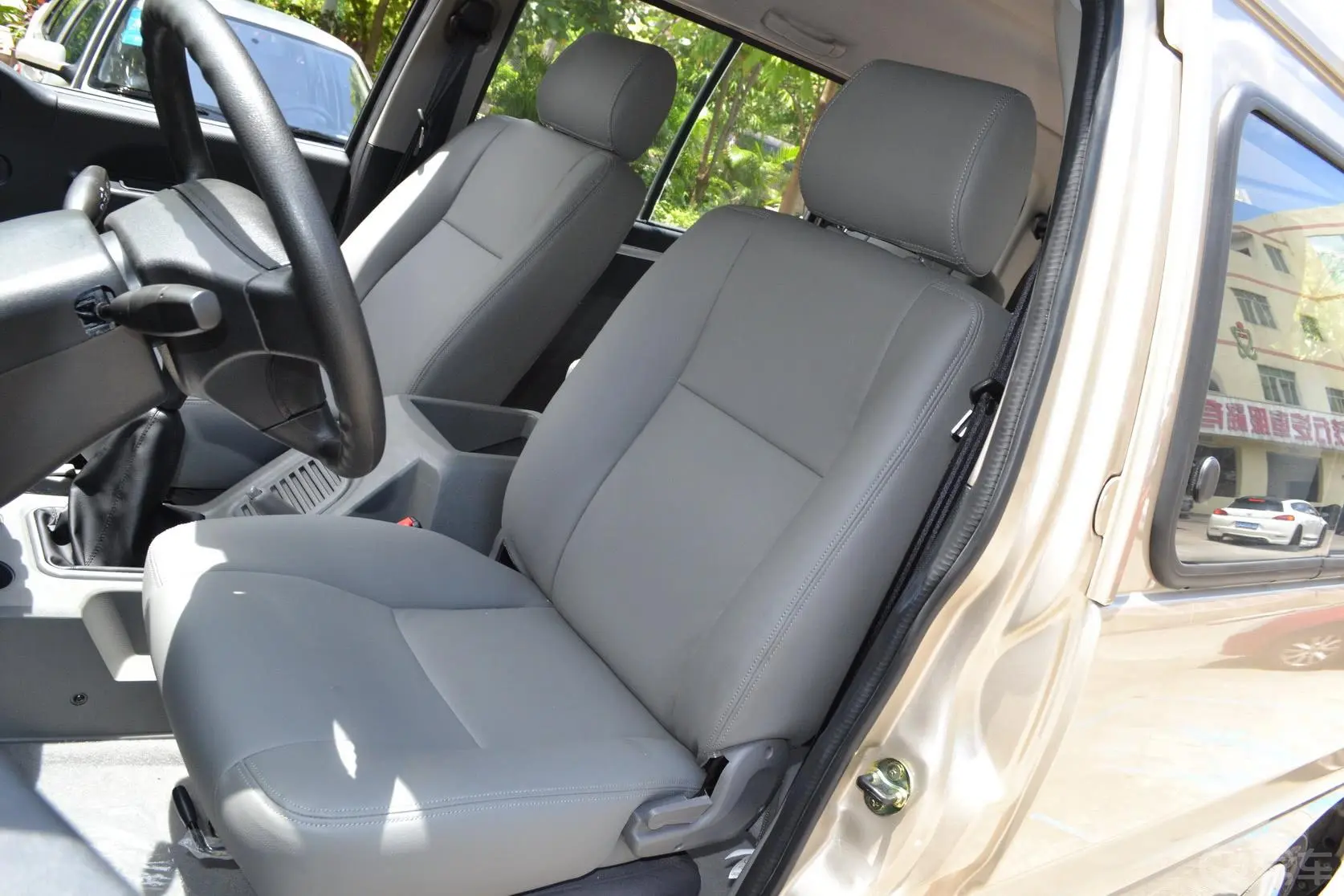 菱智V3 1.5L 手动 豪华型驾驶员座椅