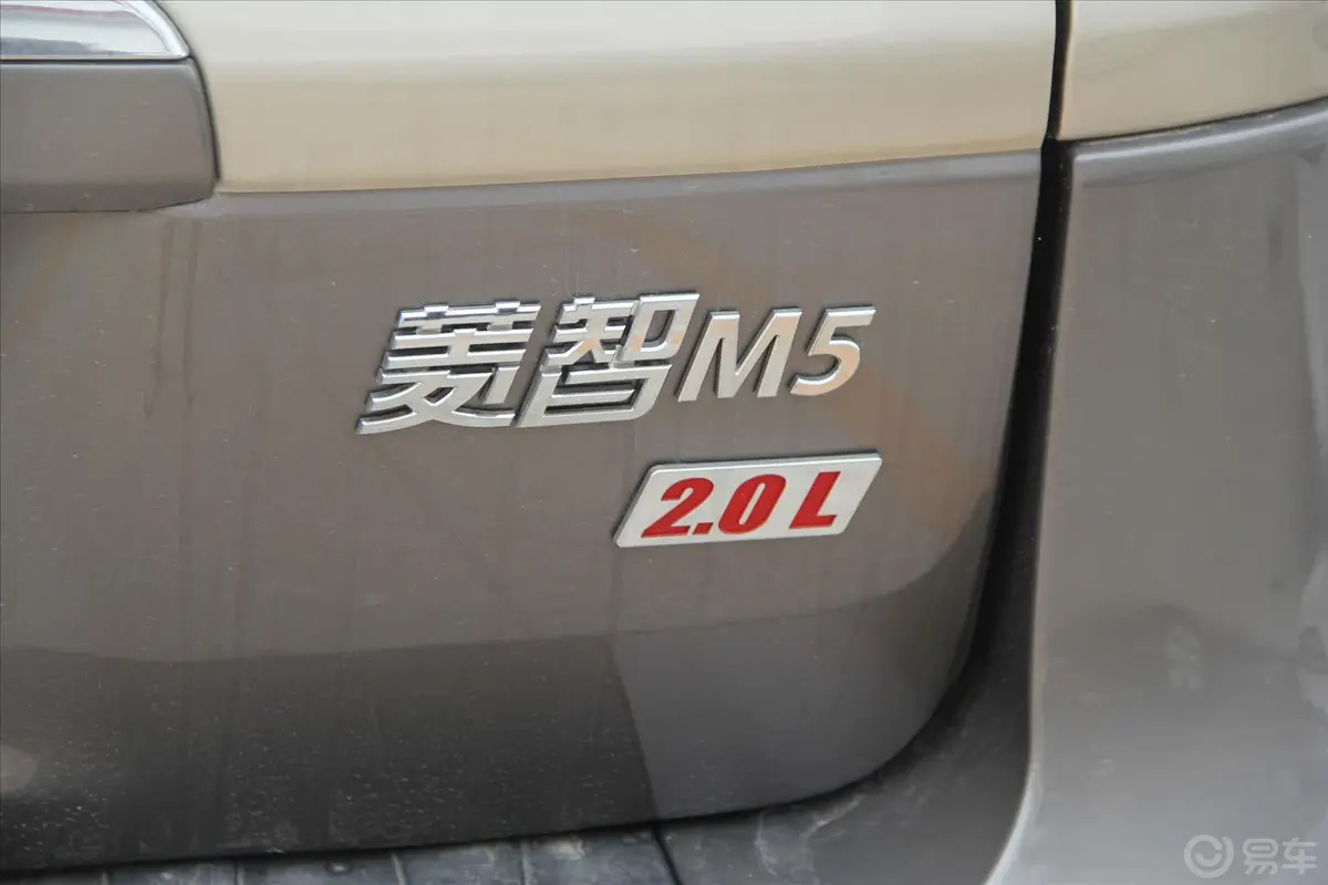 菱智M5 Q3短车 2.0L 手动 豪华型 7座尾标