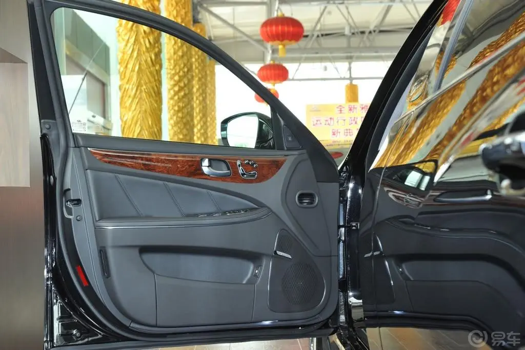 雅科仕5.0L GDi 自动 加长尊贵版驾驶员侧车门内门板