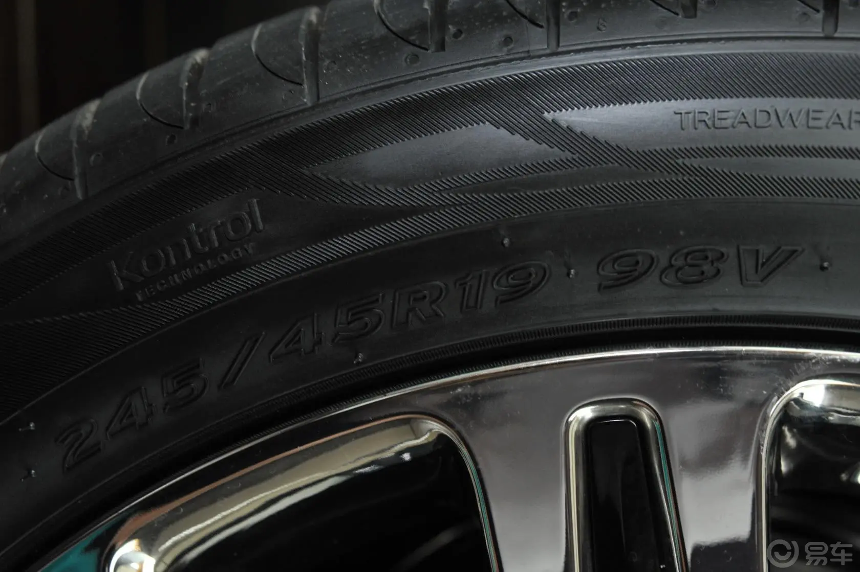 雅科仕5.0L GDi 自动 加长尊贵版轮胎规格