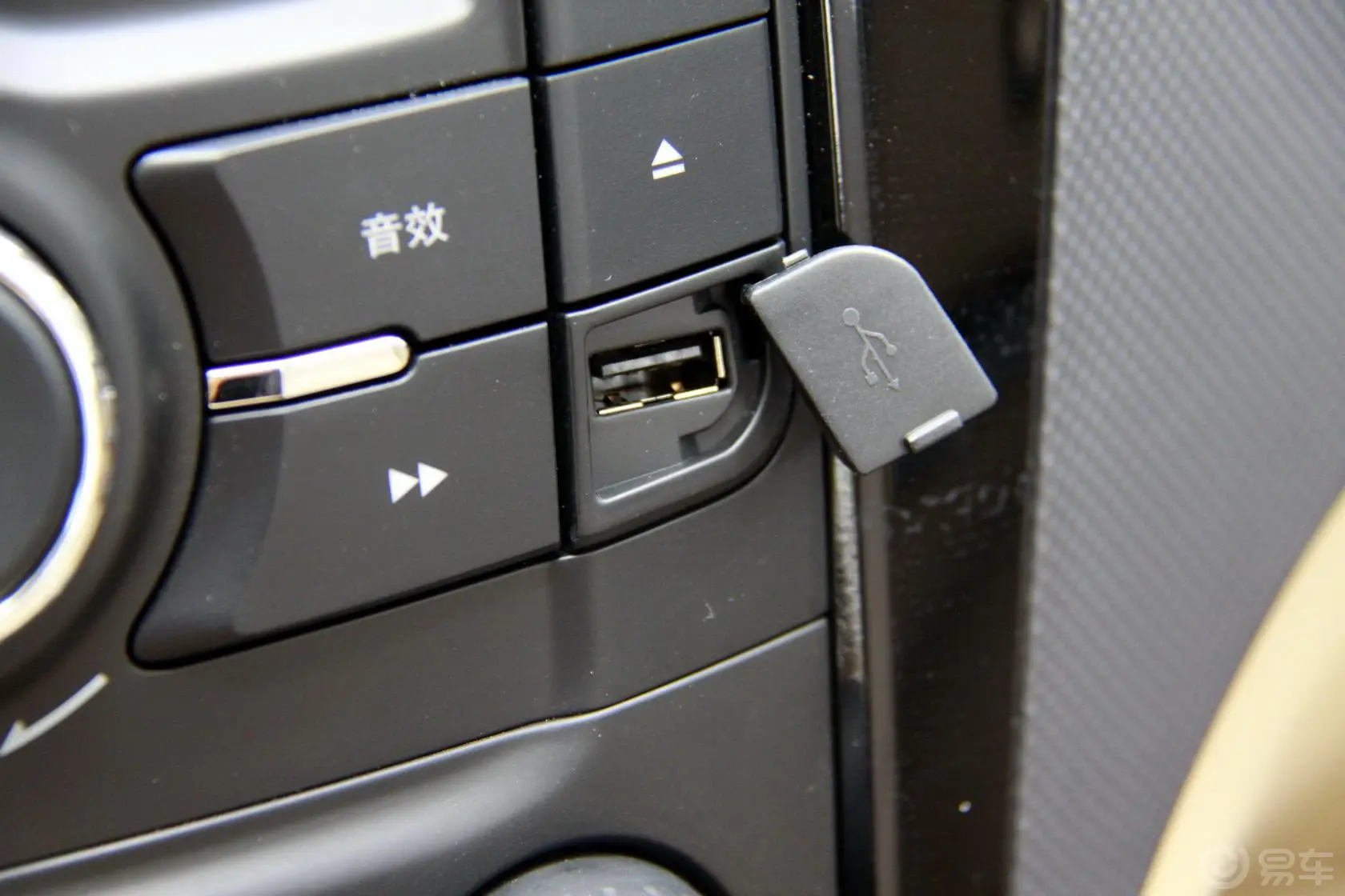 五菱宏光S1.5L S 手动 舒适型USB接口