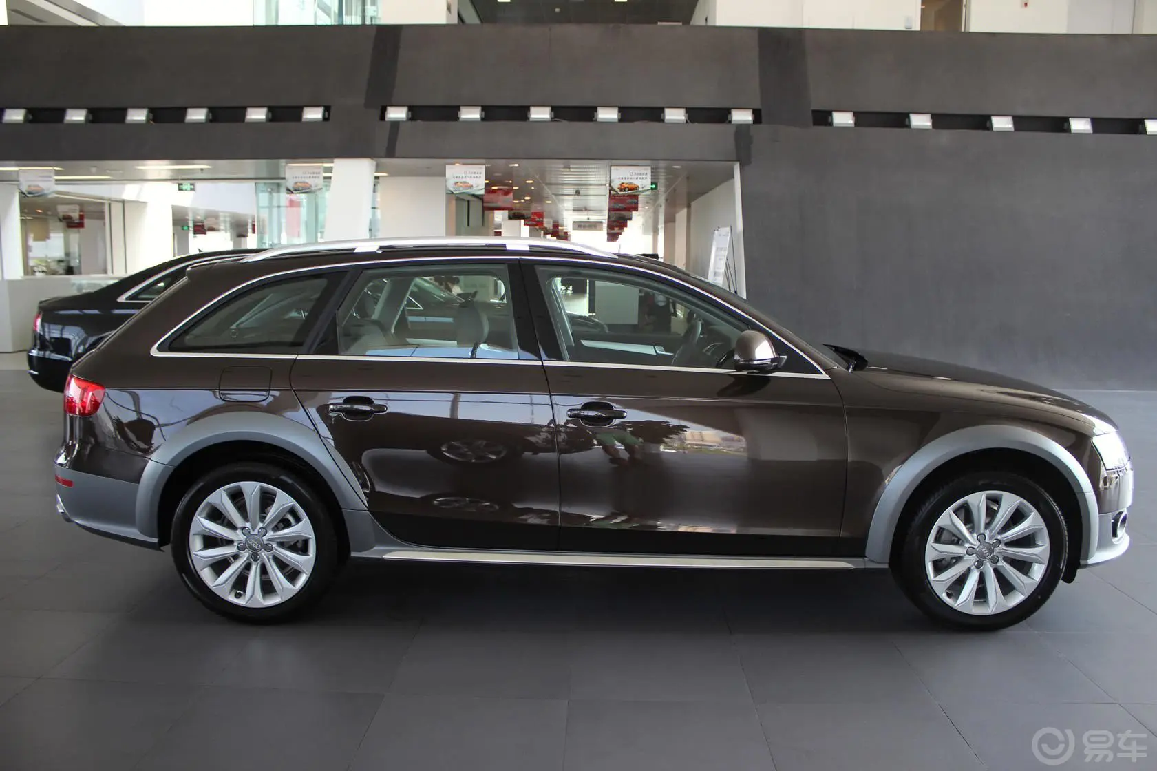 奥迪A4(进口)40TFSI allroad quattro 舒适型正侧车头向右水平