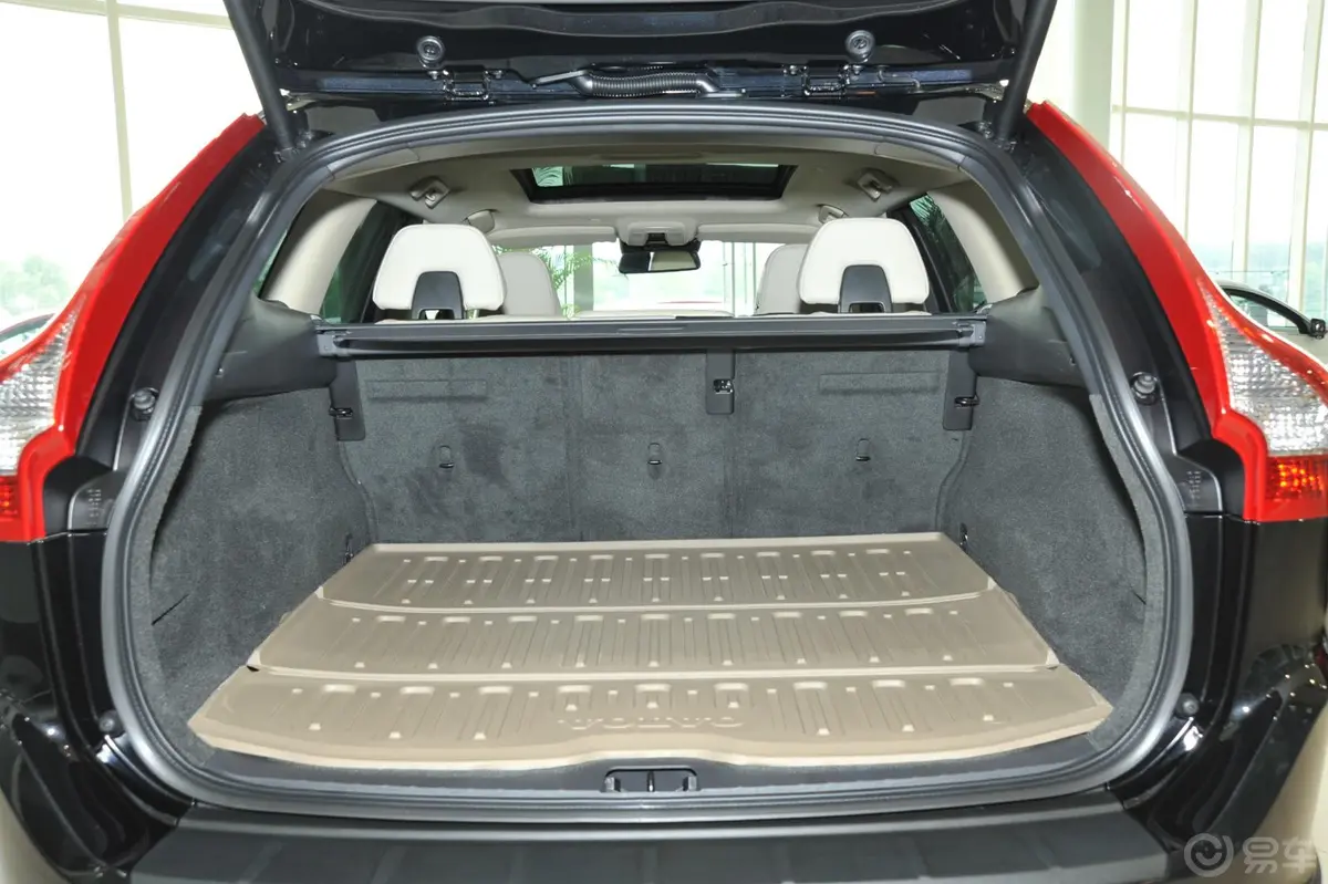 沃尔沃XC60(进口)3.0T T6 AWD舒适版行李箱空间