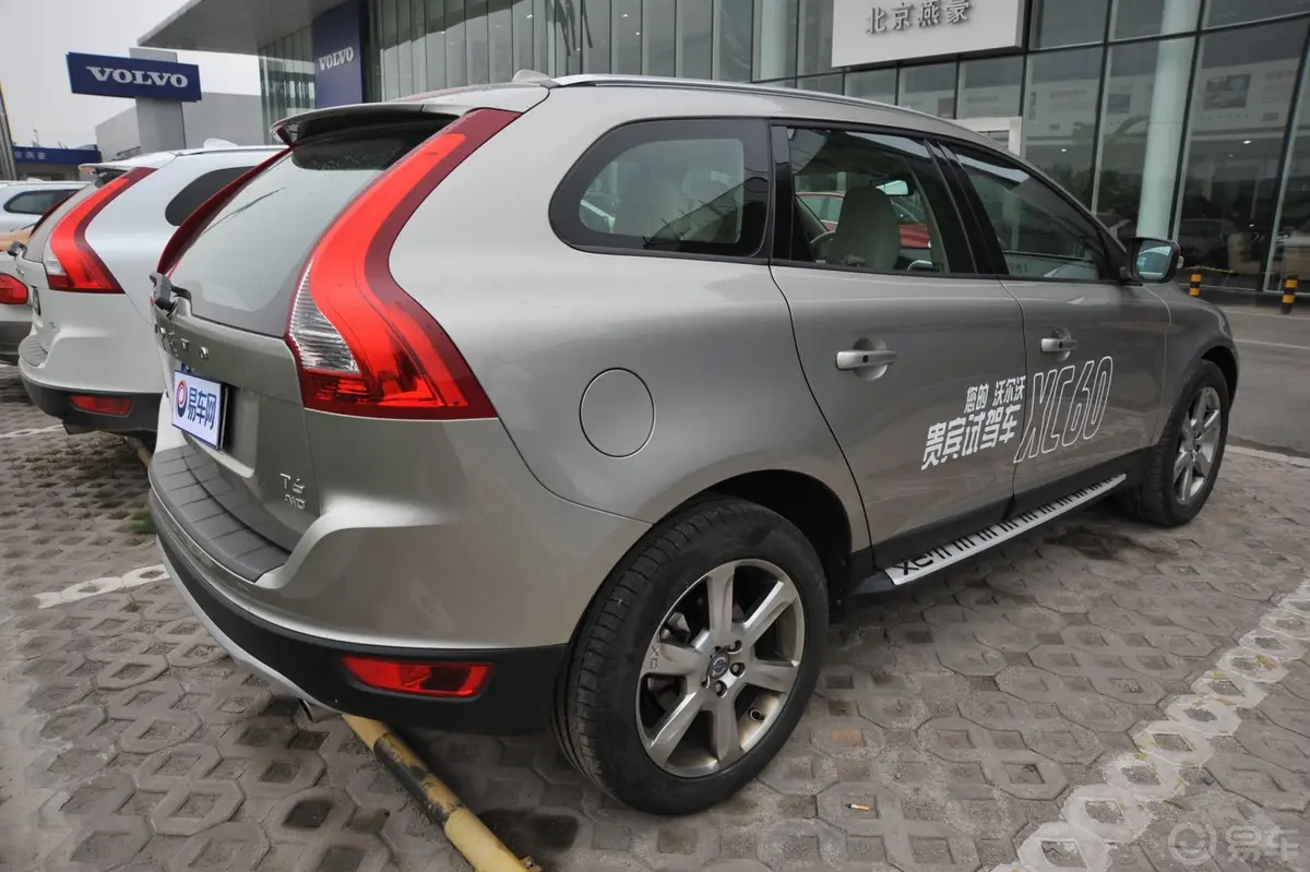 沃尔沃XC60(进口)3.0T T6 AWD智雅版侧后45度车头向右水平