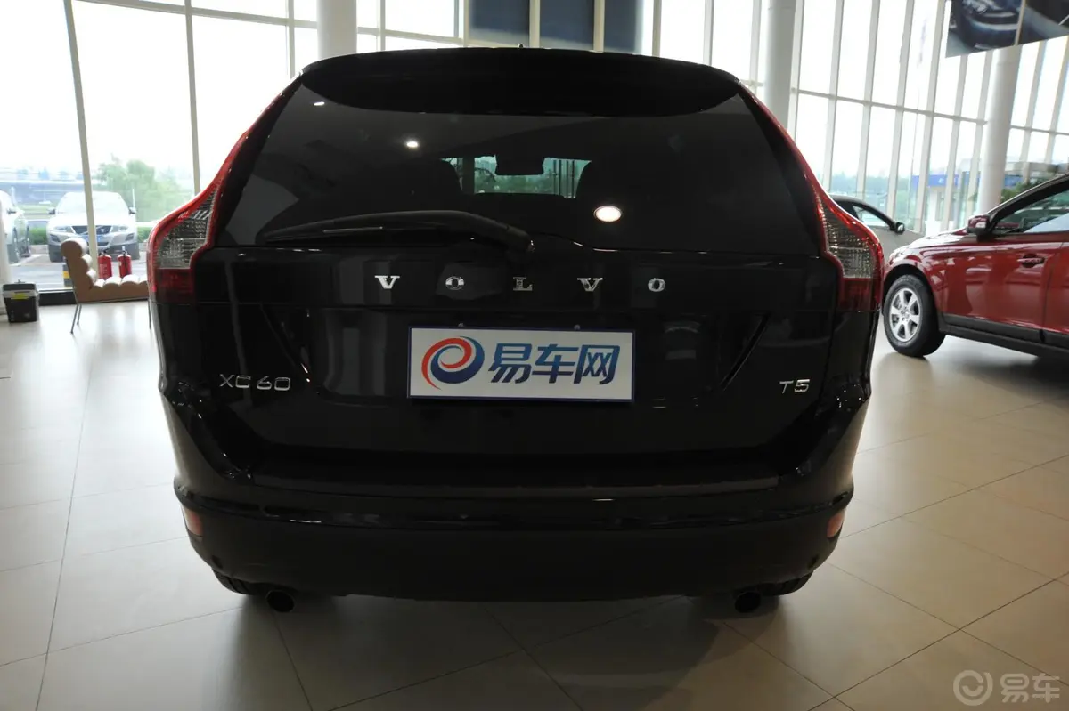 沃尔沃XC60(进口)2.0T T5 智尚版正后水平