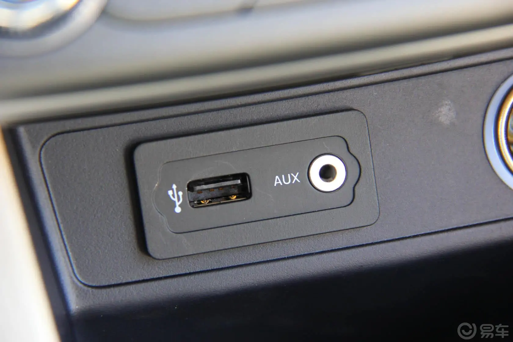 V5菱致1.5L 手动 智尚型USB接口