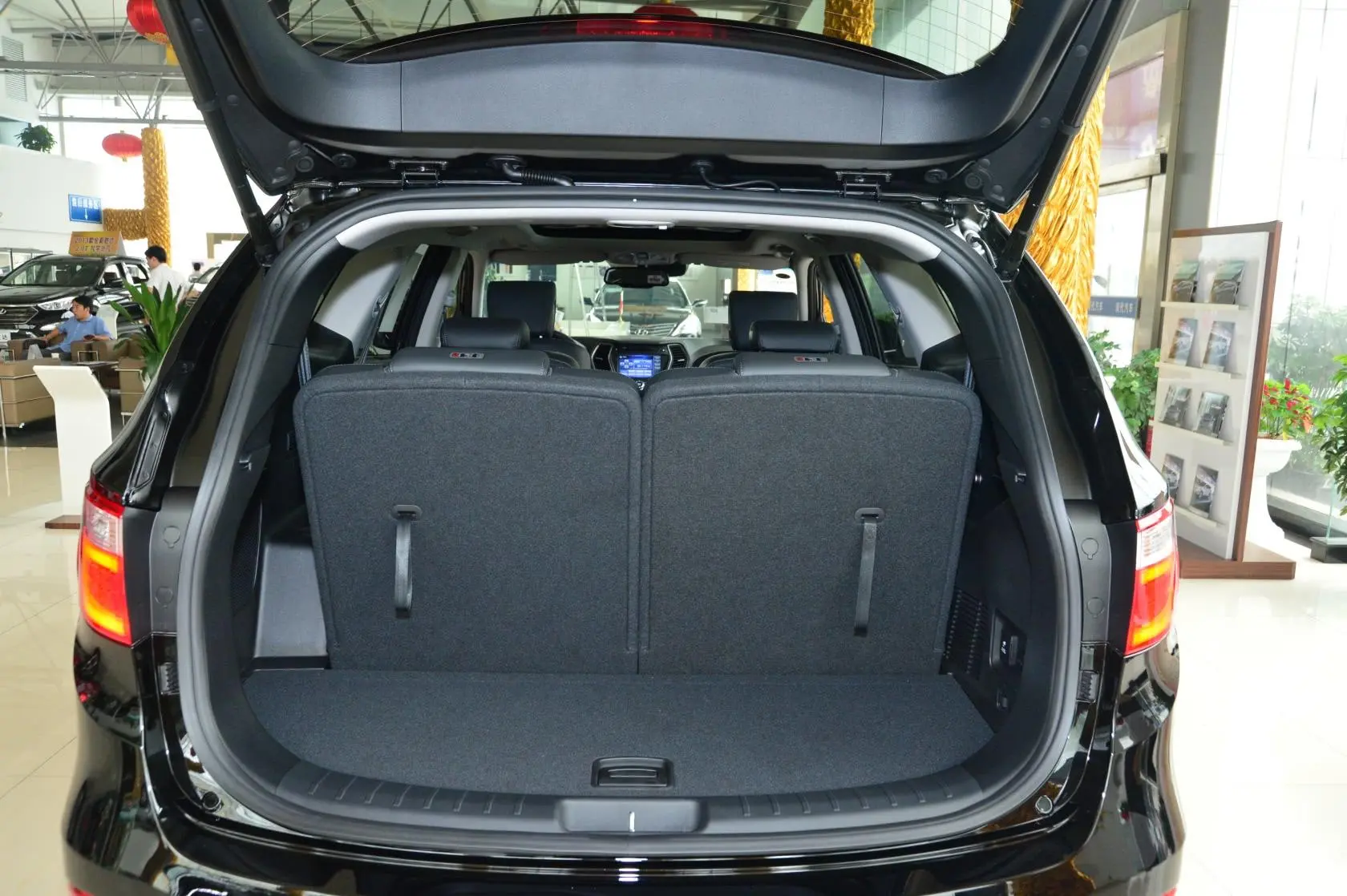 格越2.2T 自动 四驱 豪华版 7座行李箱空间