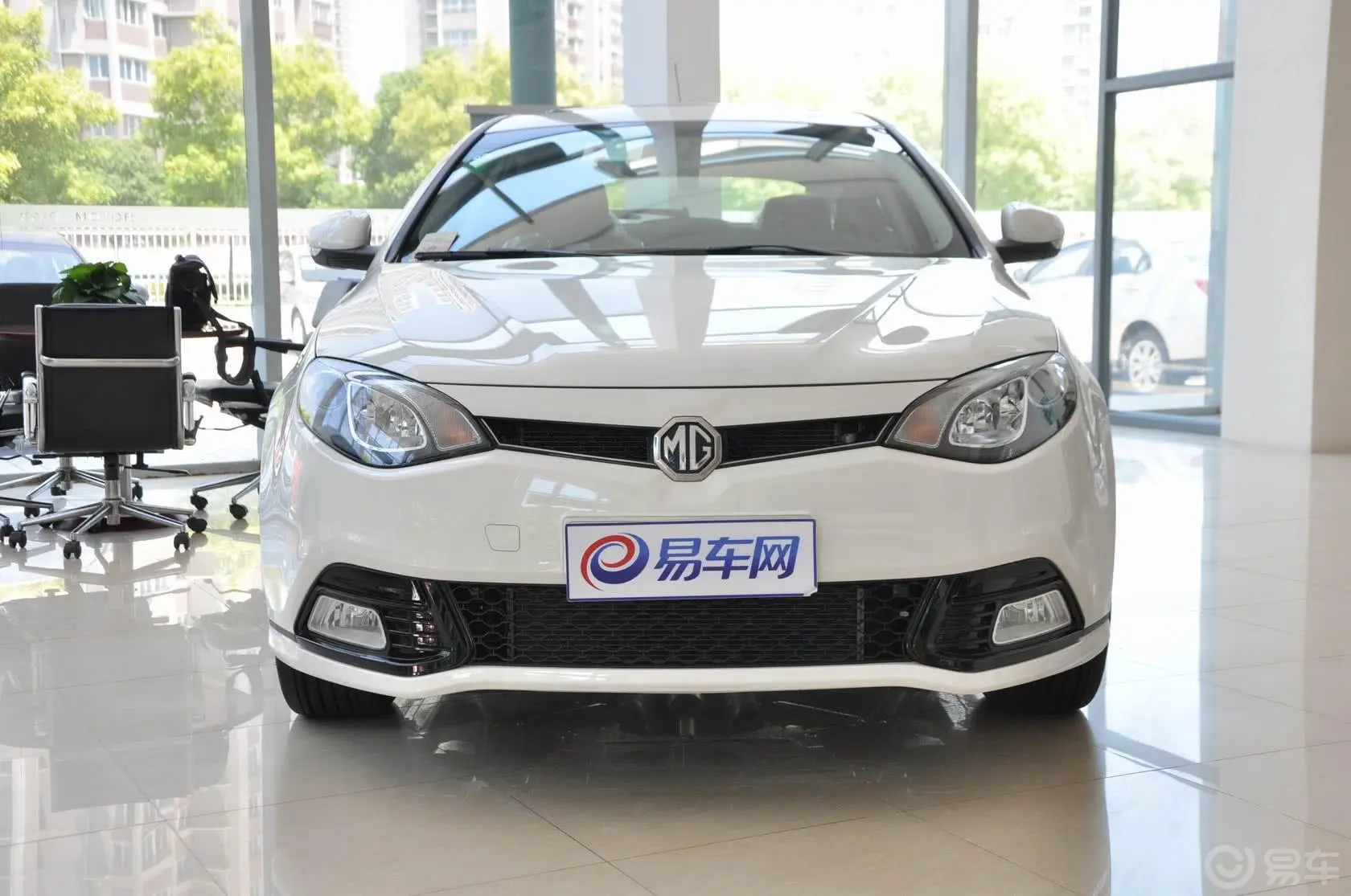 MG6掀背 1.8L AT 驾值版正前水平