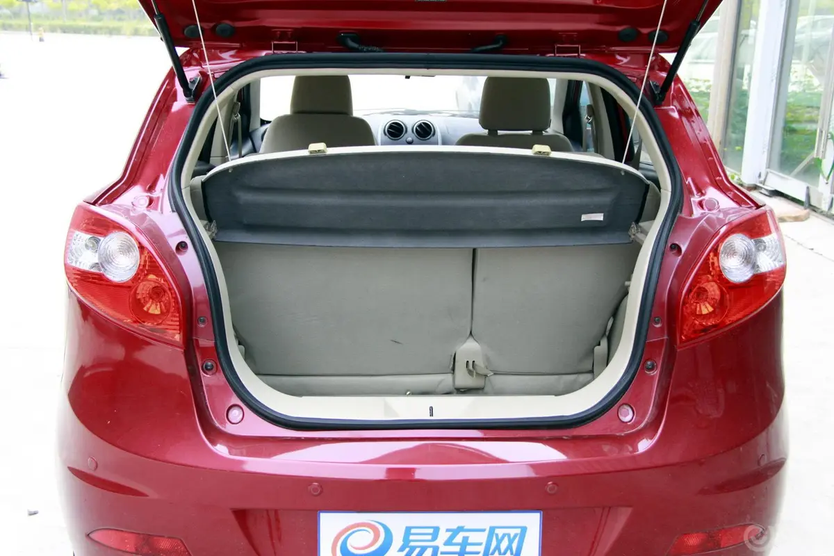 丘比特1.5L 自动 DX 灵动版行李箱空间