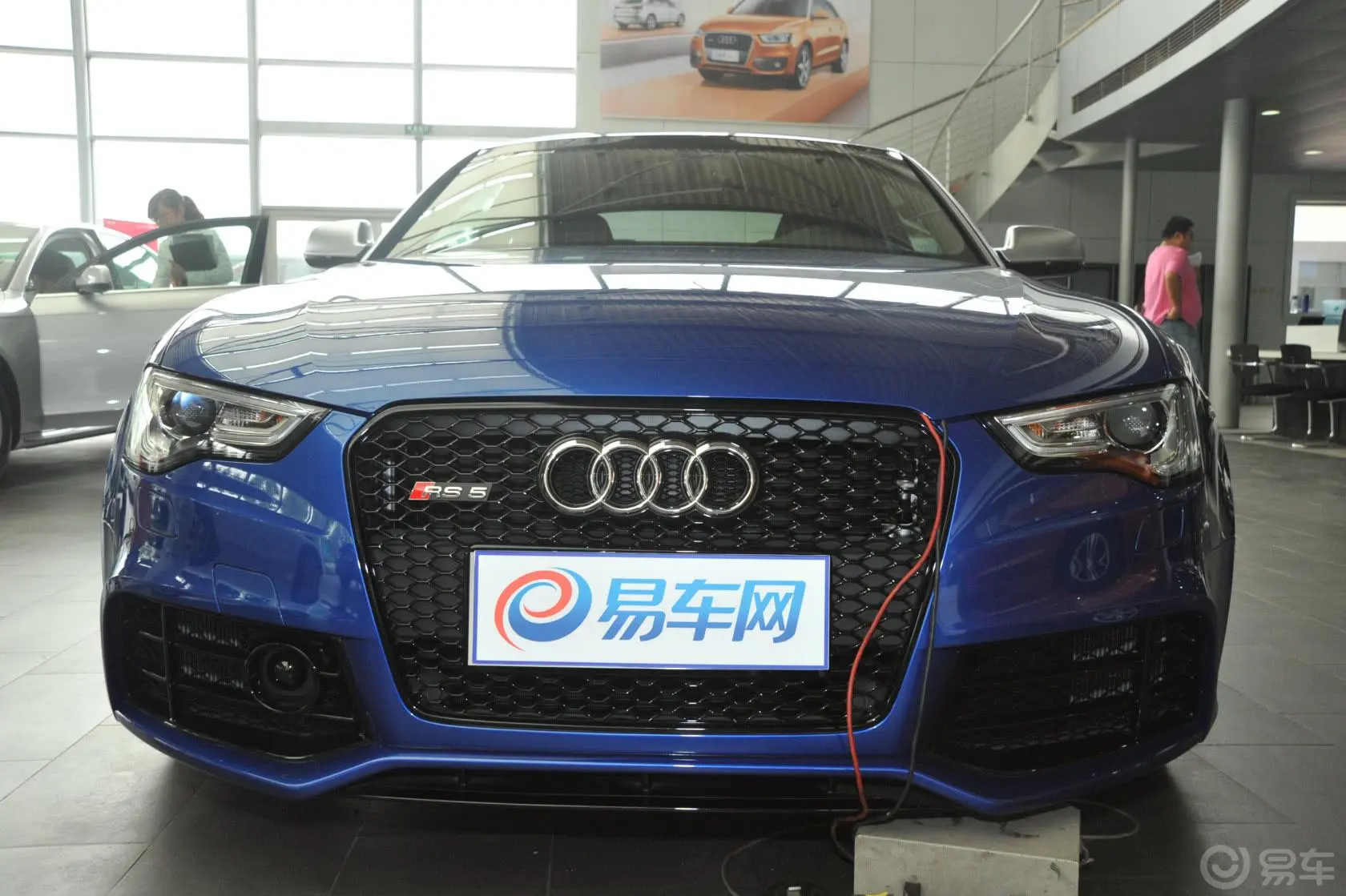 奥迪RS 54.2L 双离合 quattro Coupe正前水平