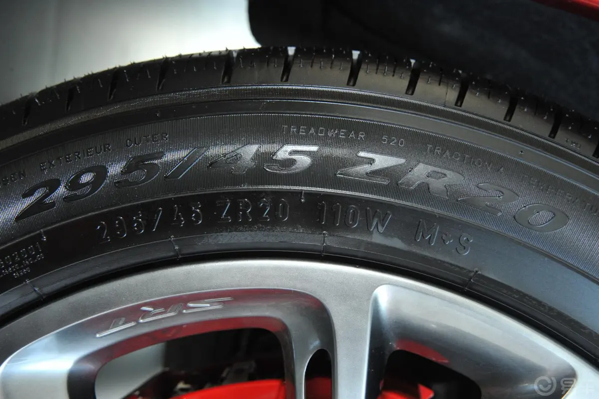 大切诺基(进口)6.4L SRT8轮胎规格