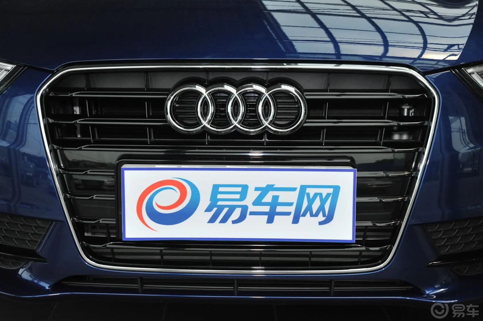 奥迪A5Coupe 40 TFSI quattro风尚版前格栅侧俯拍