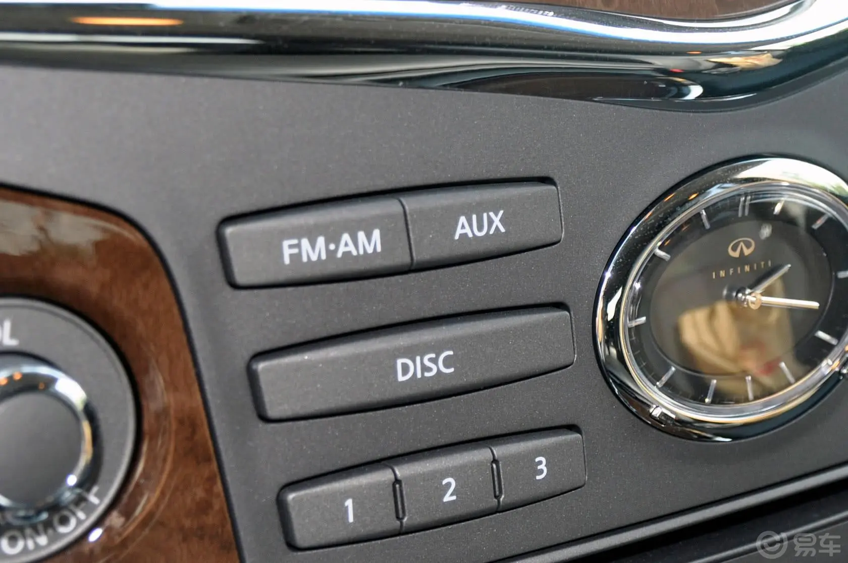 英菲尼迪QX56 手自一体 升级版AUX接口