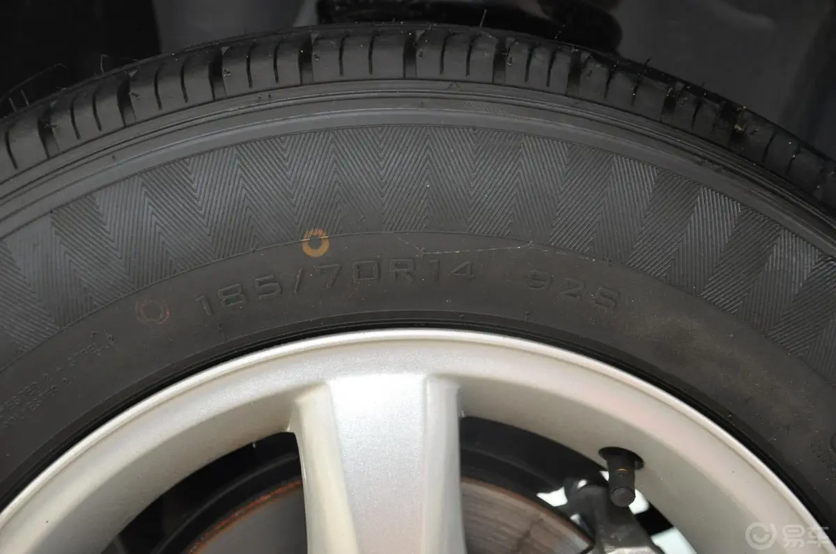 欧诺S1.3L 标准型备胎规格