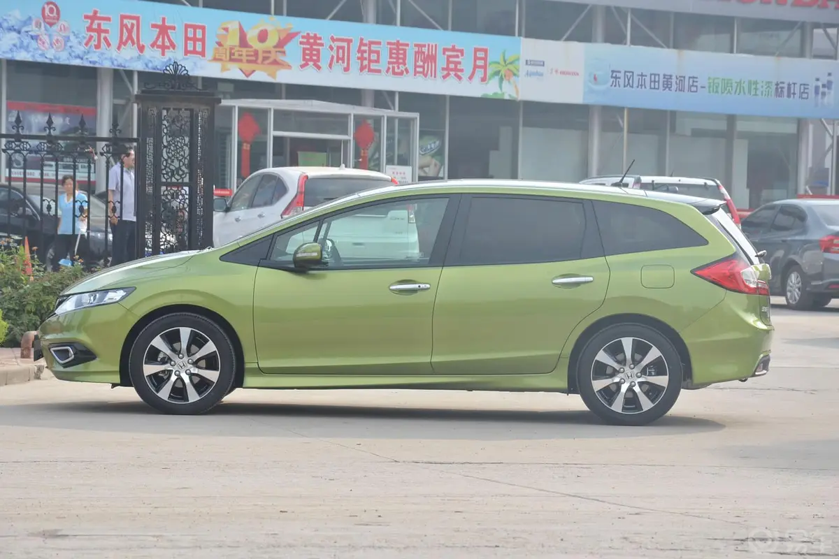 杰德1.8L CVT 豪华型（六座）正侧车头向左水平