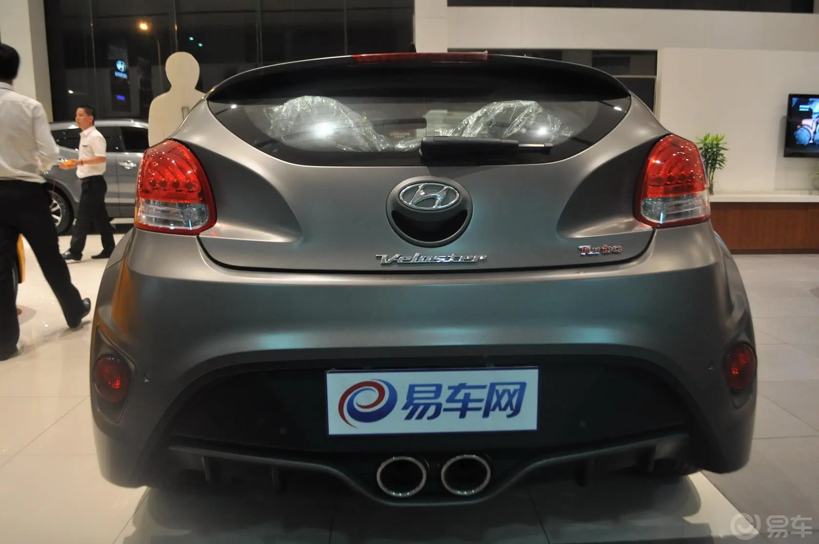 Veloster飞思1.6T 自动 豪华版正后水平