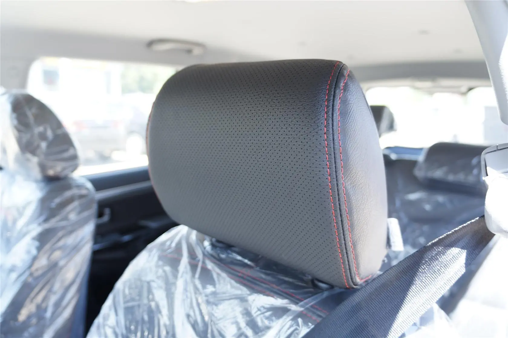 哈弗H5经典智尊版 2.0T 手动 两驱 尊贵型驾驶员头枕
