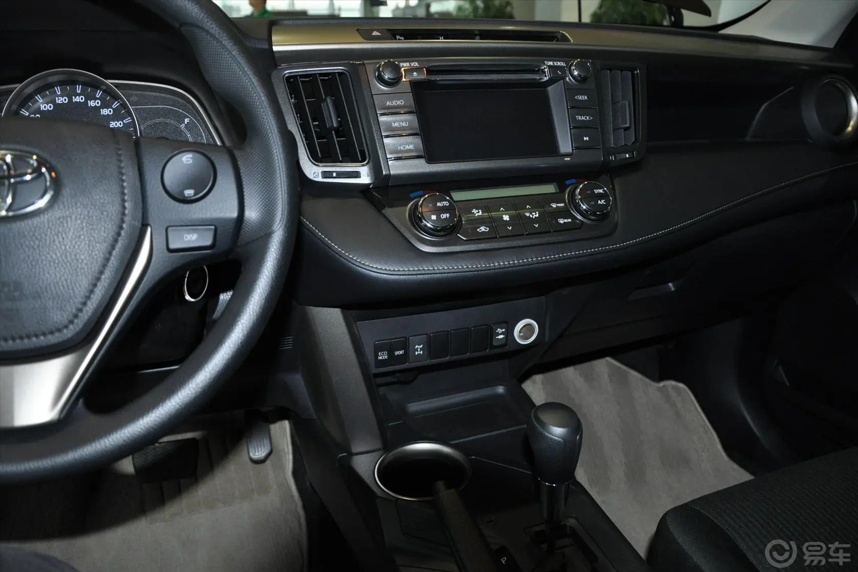 RAV4荣放2.0L CVT 风尚版中控台驾驶员方向