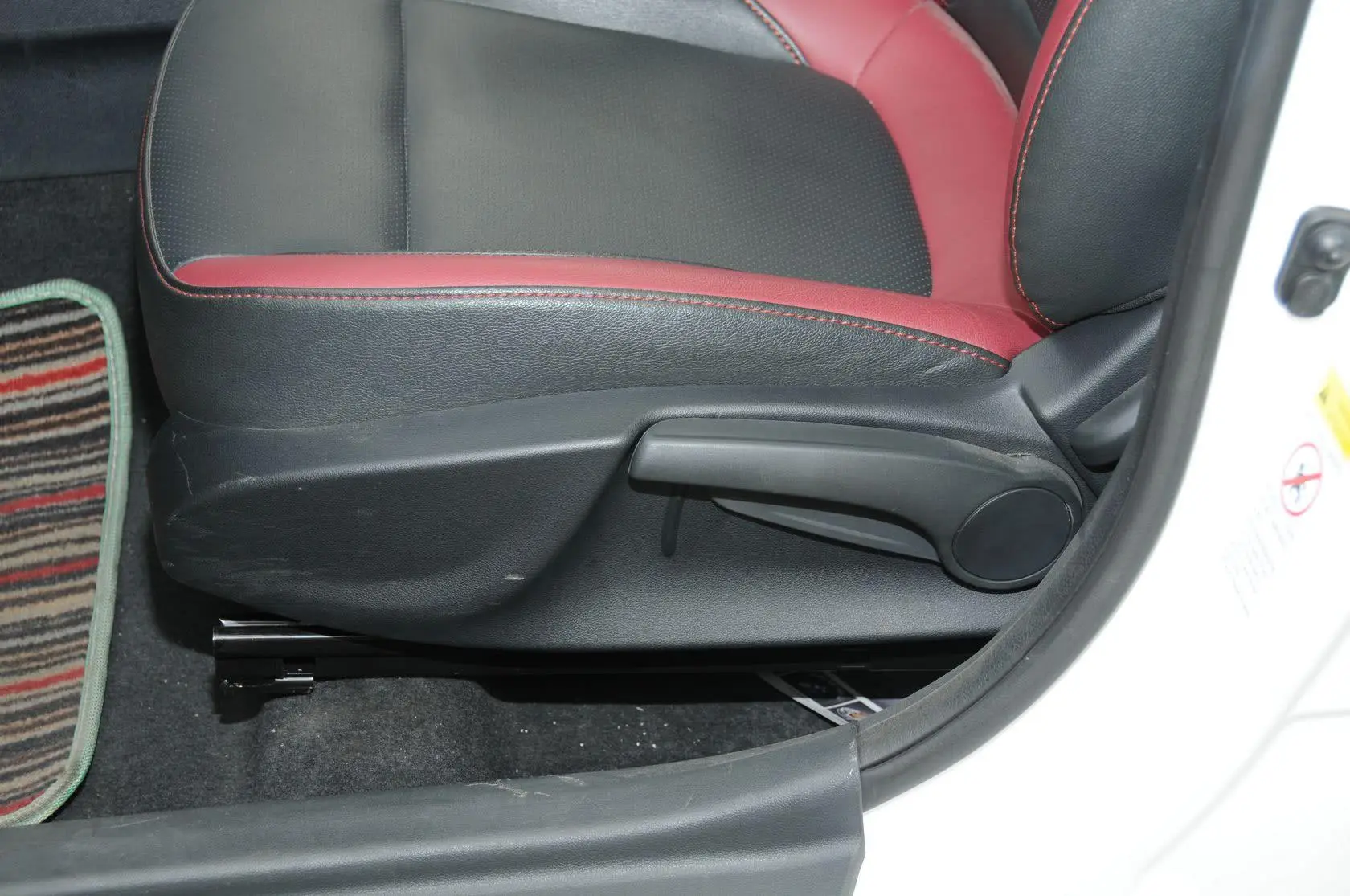 逸动XT1.5T 自动 劲酷型座椅调节键