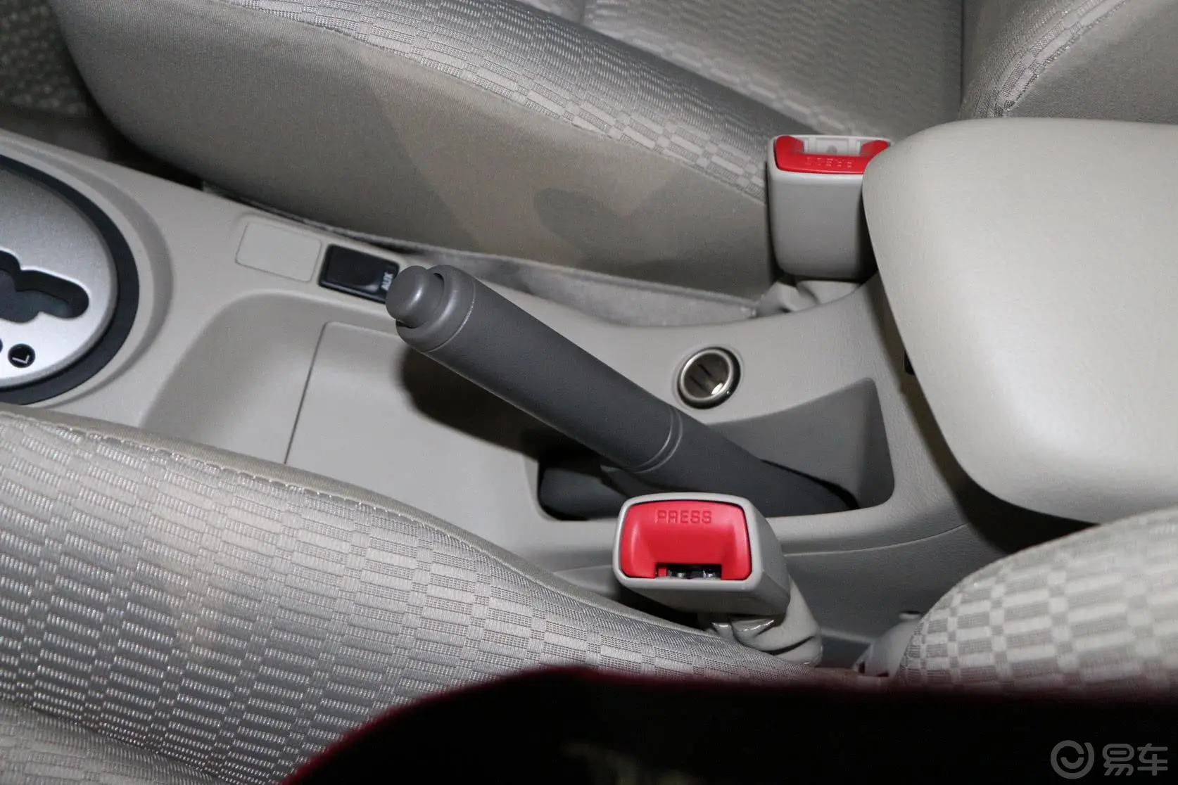 威驰1.6L GL-i 自动 型尚天窗版驻车制动（手刹，电子，脚刹）