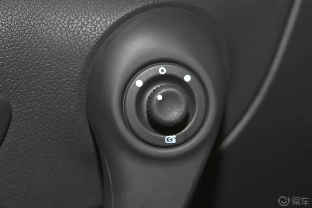 科雷傲(进口)2.5L 四驱 舒适版外后视镜控制键