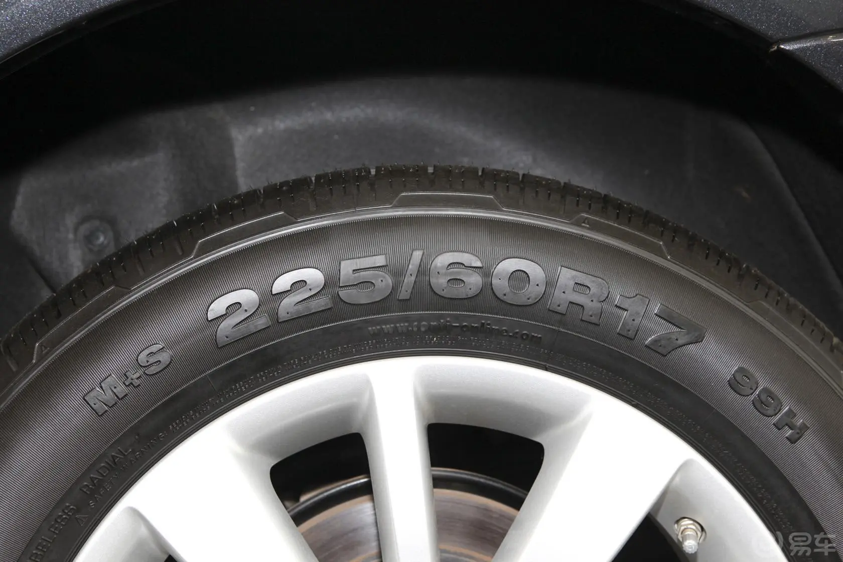 科雷傲(进口)2.5L 四驱 舒适版轮胎规格