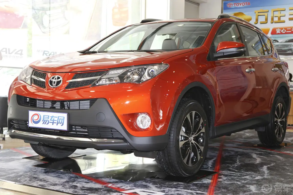 RAV4荣放2.5L 手自一体 豪华版侧前45度车头向左水平