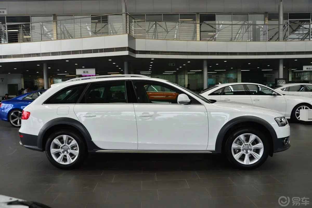 奥迪A4(进口)40TFSI allroad quattro 舒适型正侧车头向右水平