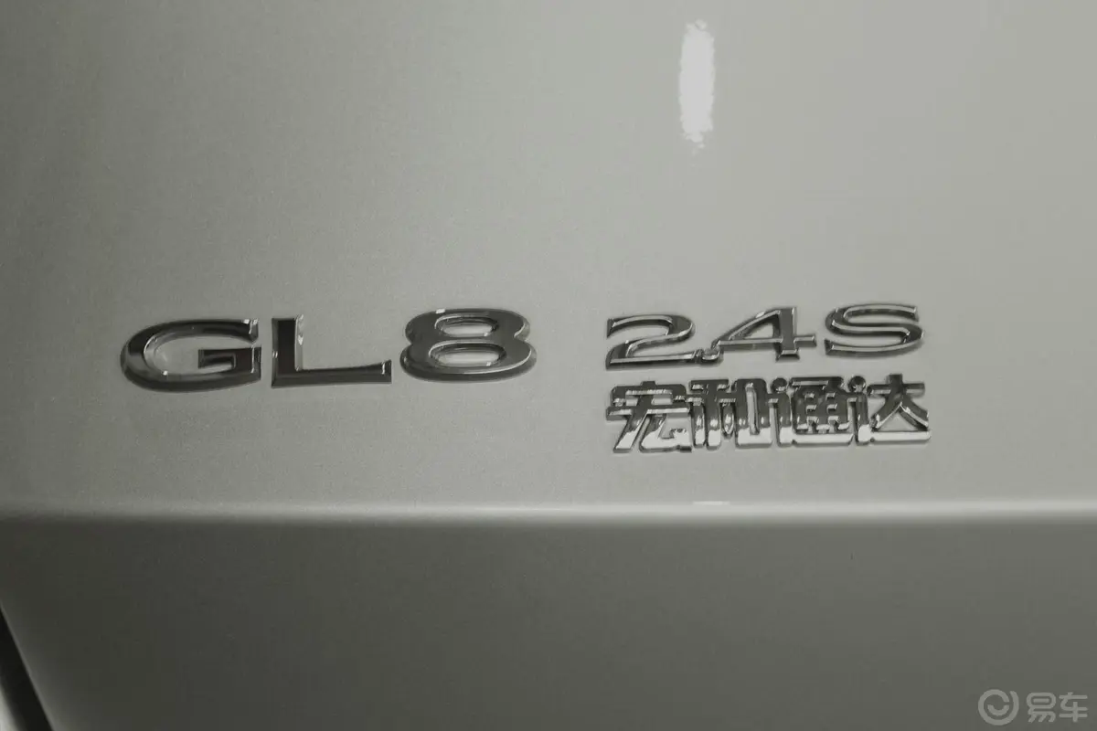 别克GL82.4L CT舒适版尾标