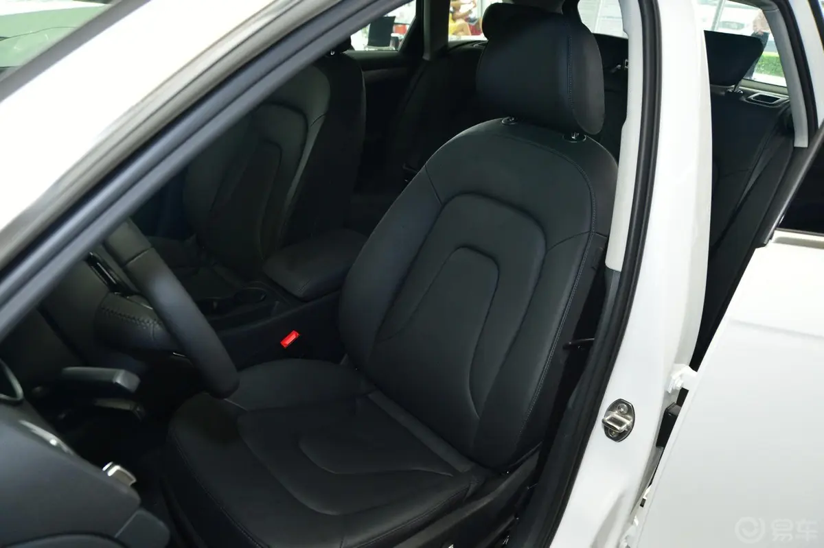 奥迪A4(进口)40TFSI allroad quattro 舒适型驾驶员座椅