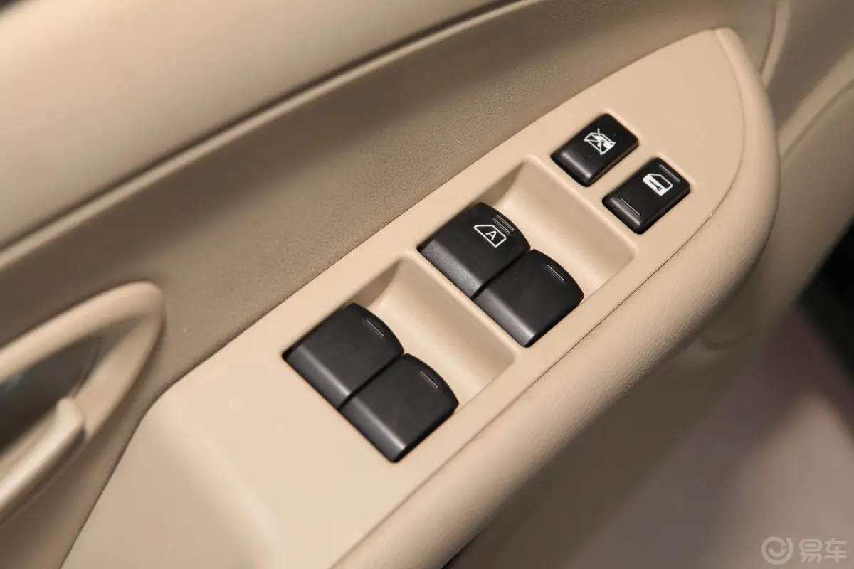 轩逸1.6L 自动 XE 经典舒适版车窗升降键