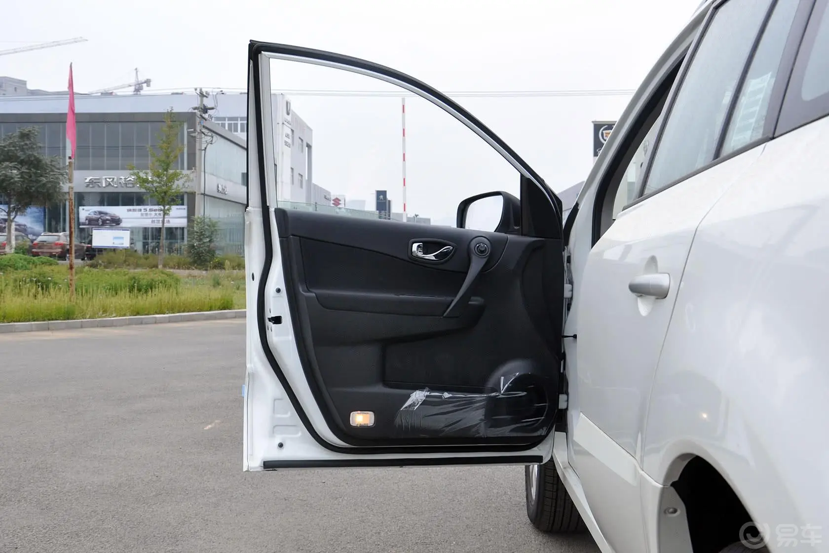 科雷傲(进口)2.0L 两驱 智享版驾驶员侧车门内门板