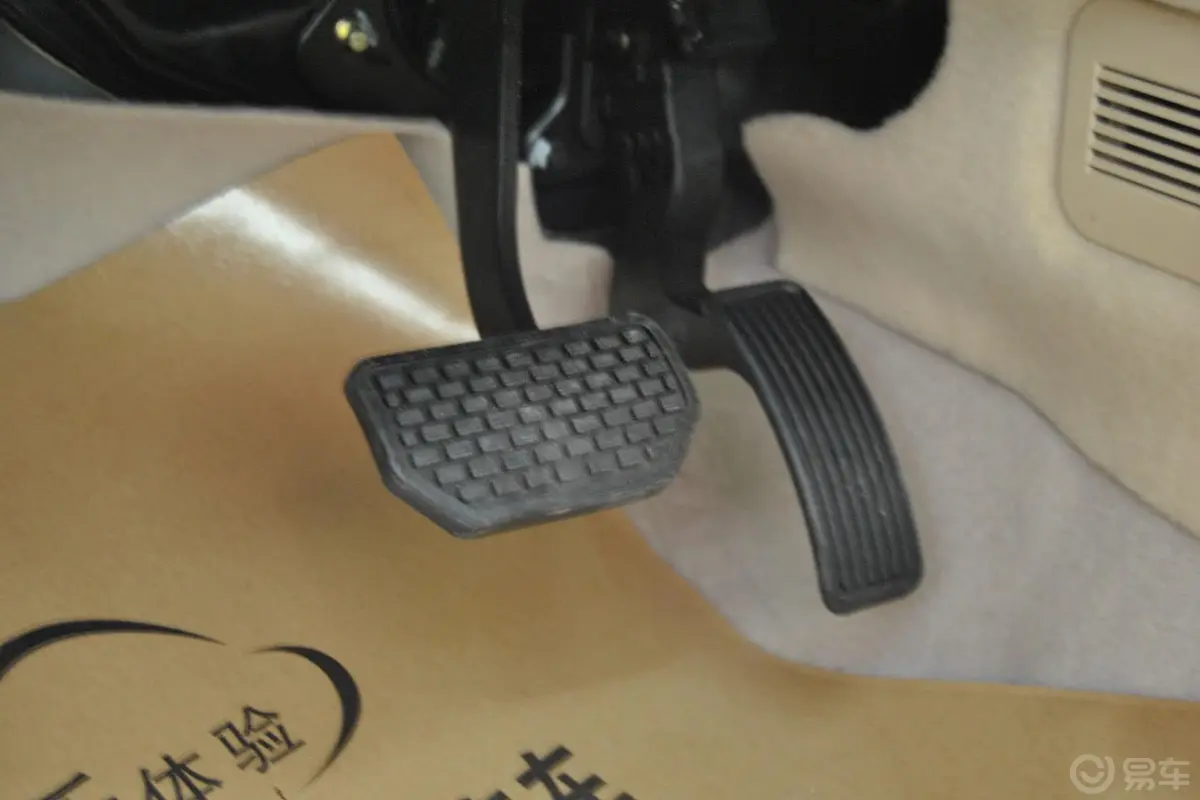 瑞麒G52.0L DVVT 自动 尊享型脚踏板