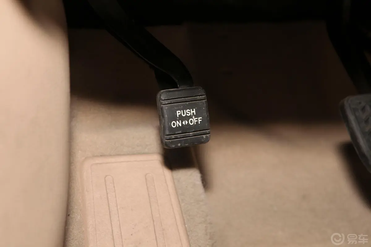 凯美瑞2.5G 舒适版驻车制动（手刹，电子，脚刹）